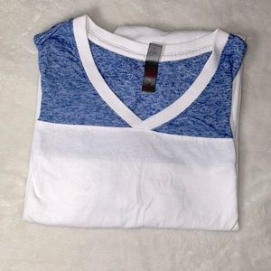 XXL T-shirt short sleeve stripes on the sleeves.